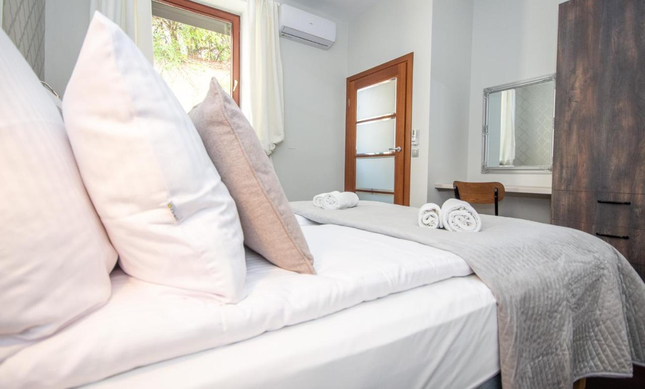 Inpoint Old Town Apartments Краков Экстерьер фото